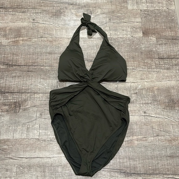NWOT!! Black Label Ralph Lauren - Twist-Front Cutout Halter One-Piece - 18W - Picture 4 of 10